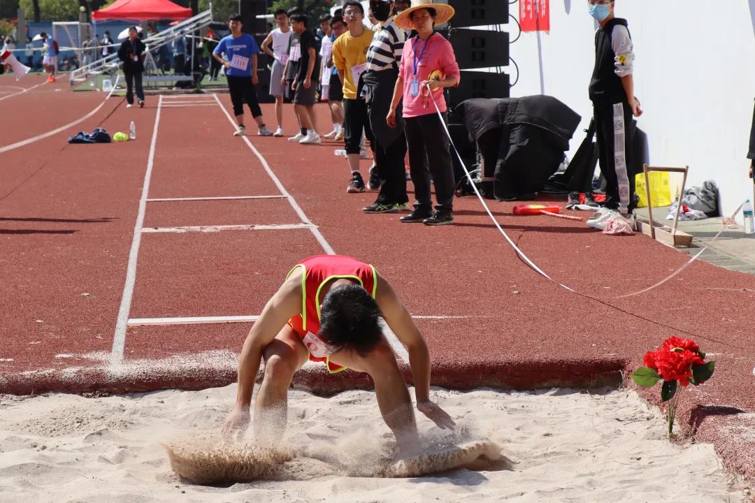 利的比賽中 利的比賽中